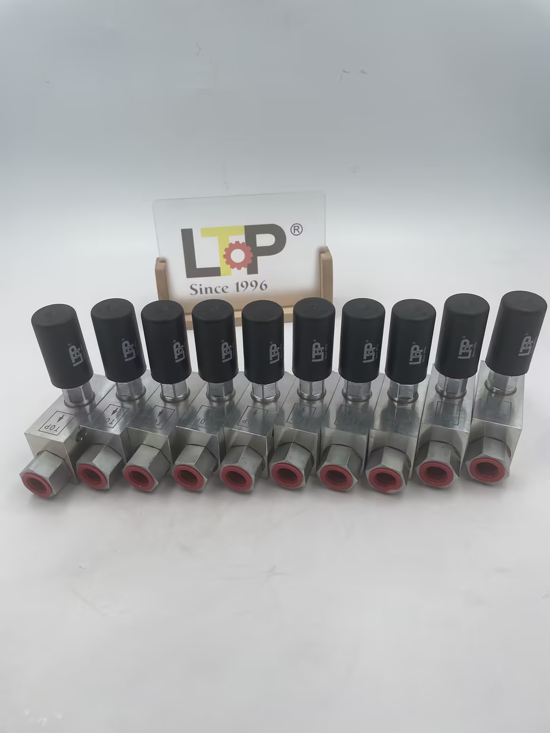 Ручной топливный насос LTP 7027480A рядом с водомасляным сепаратором для Liebherr