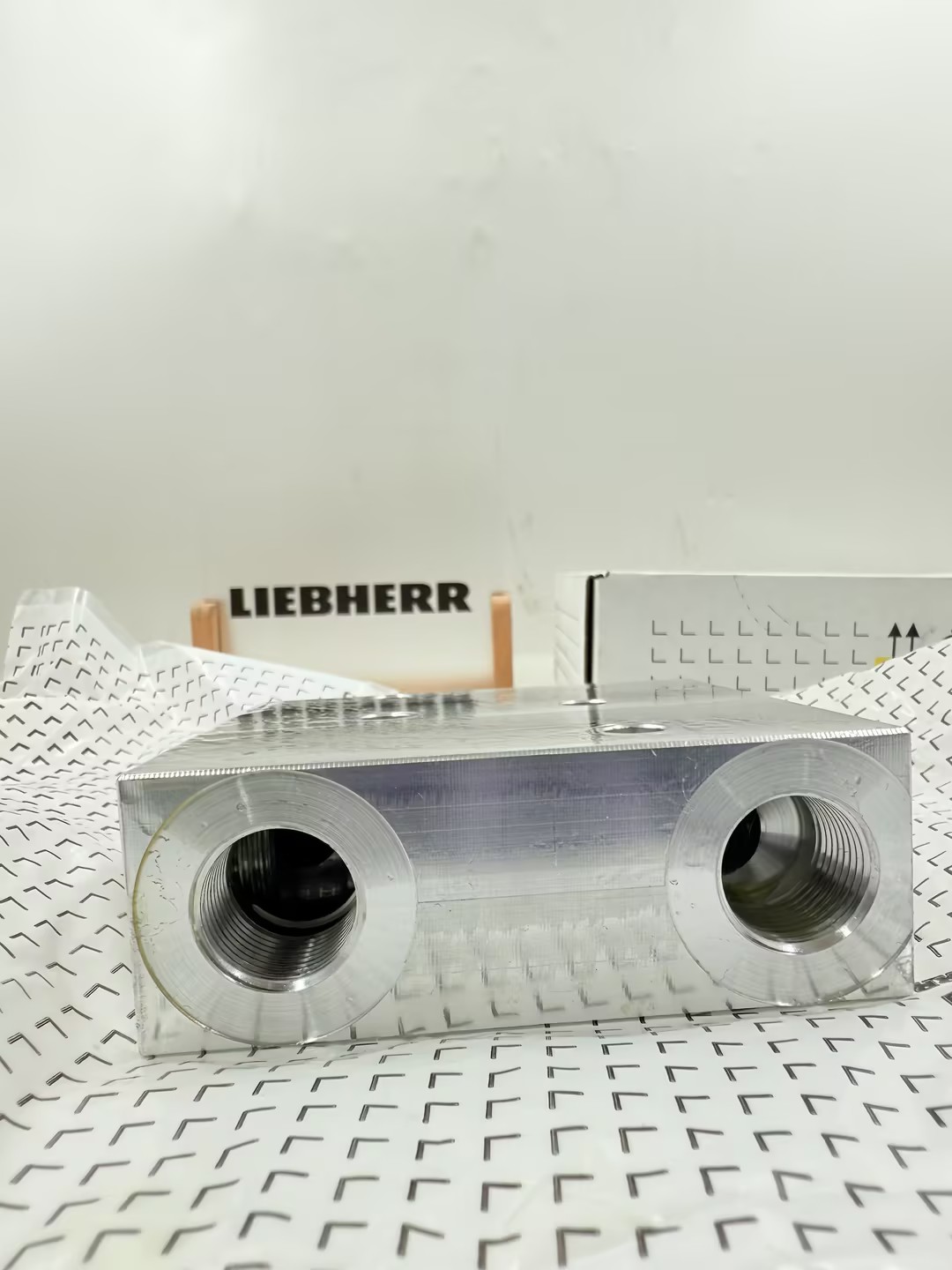 Клапан давления Liebherr 10301861 для серии LH серии A