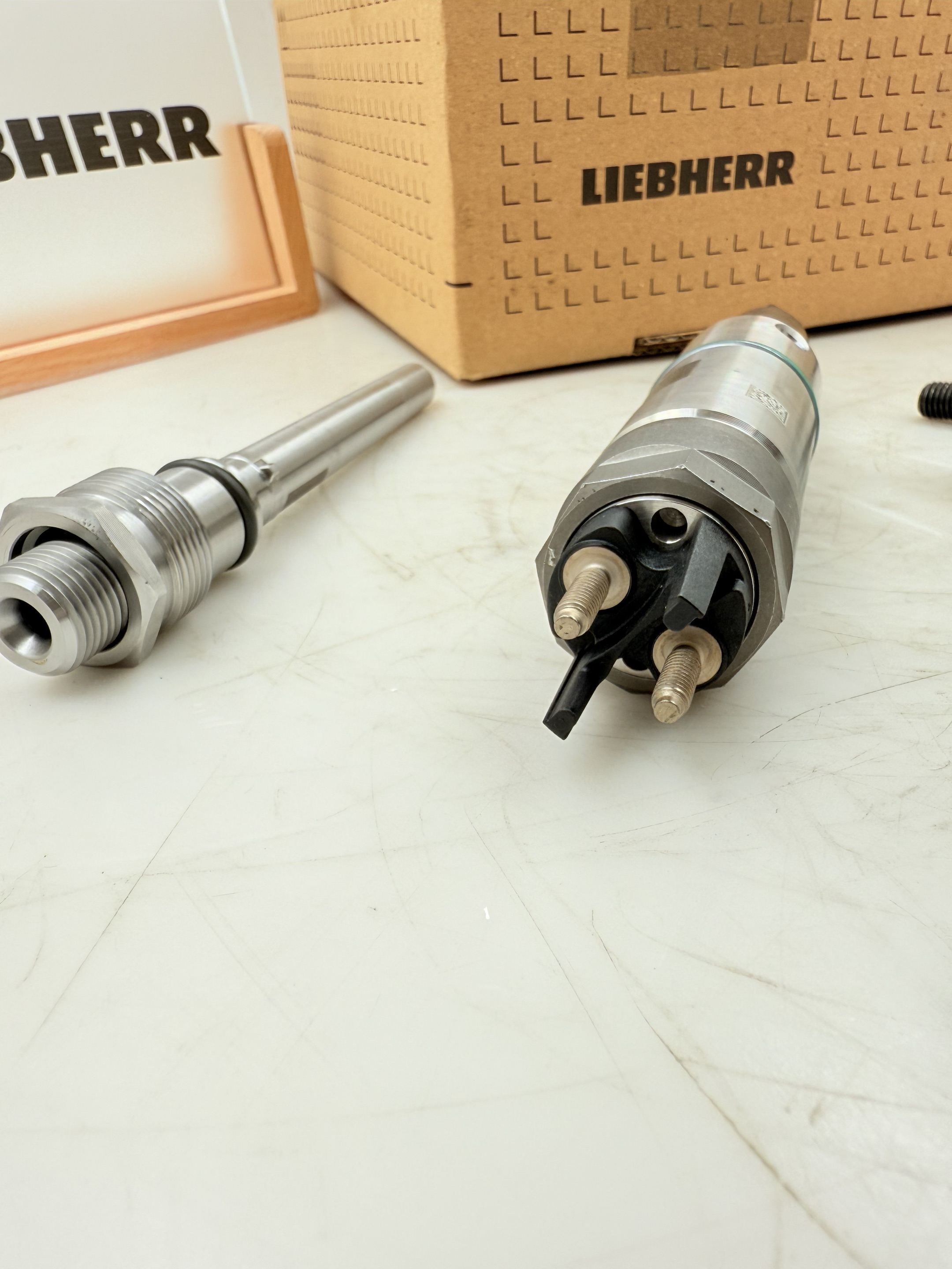 Liebherr 13743035 Форсунка Подходит