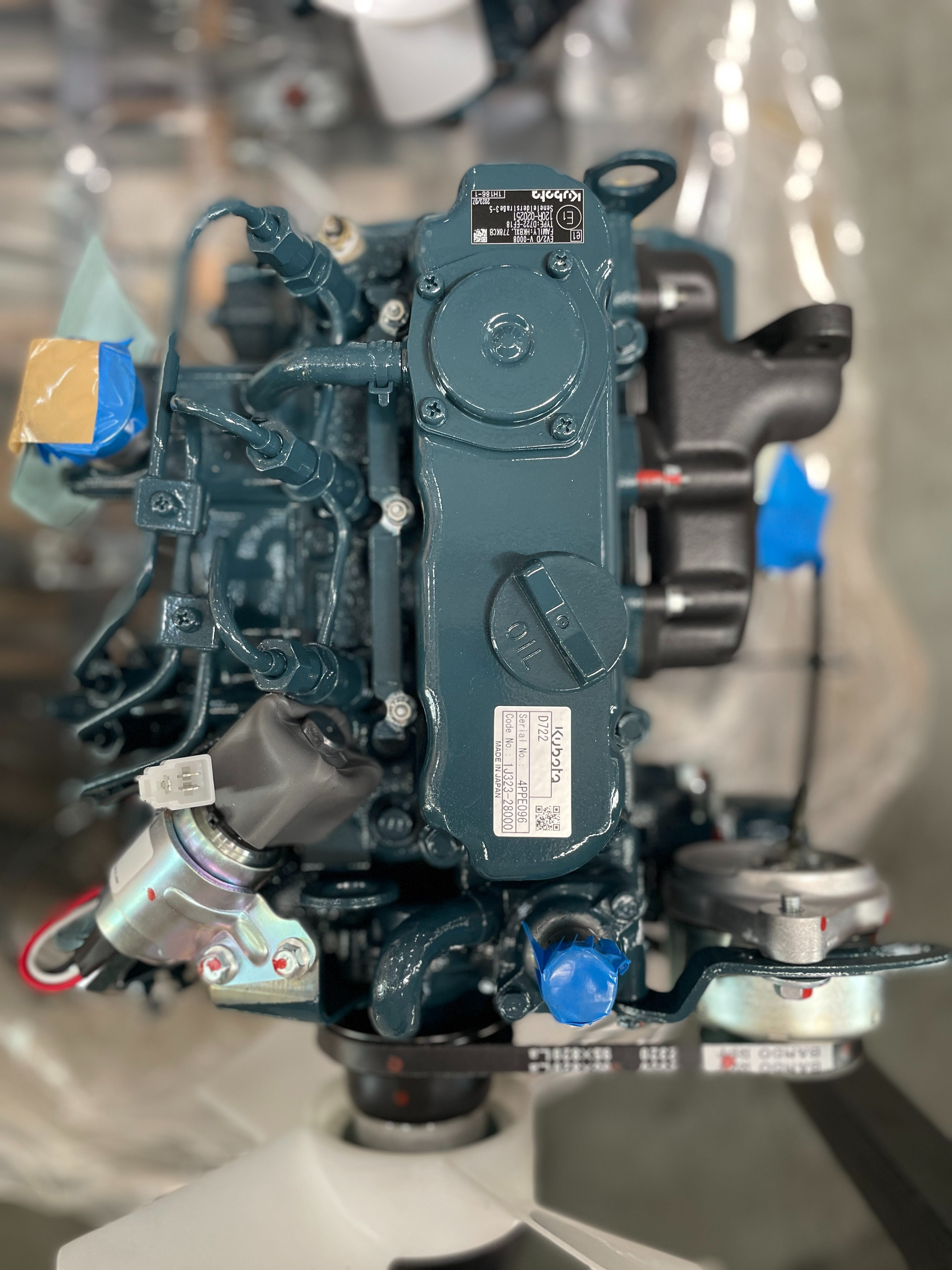 Дизельный двигатель Kubota 1J323-28000 D722-E4B-CBH-1