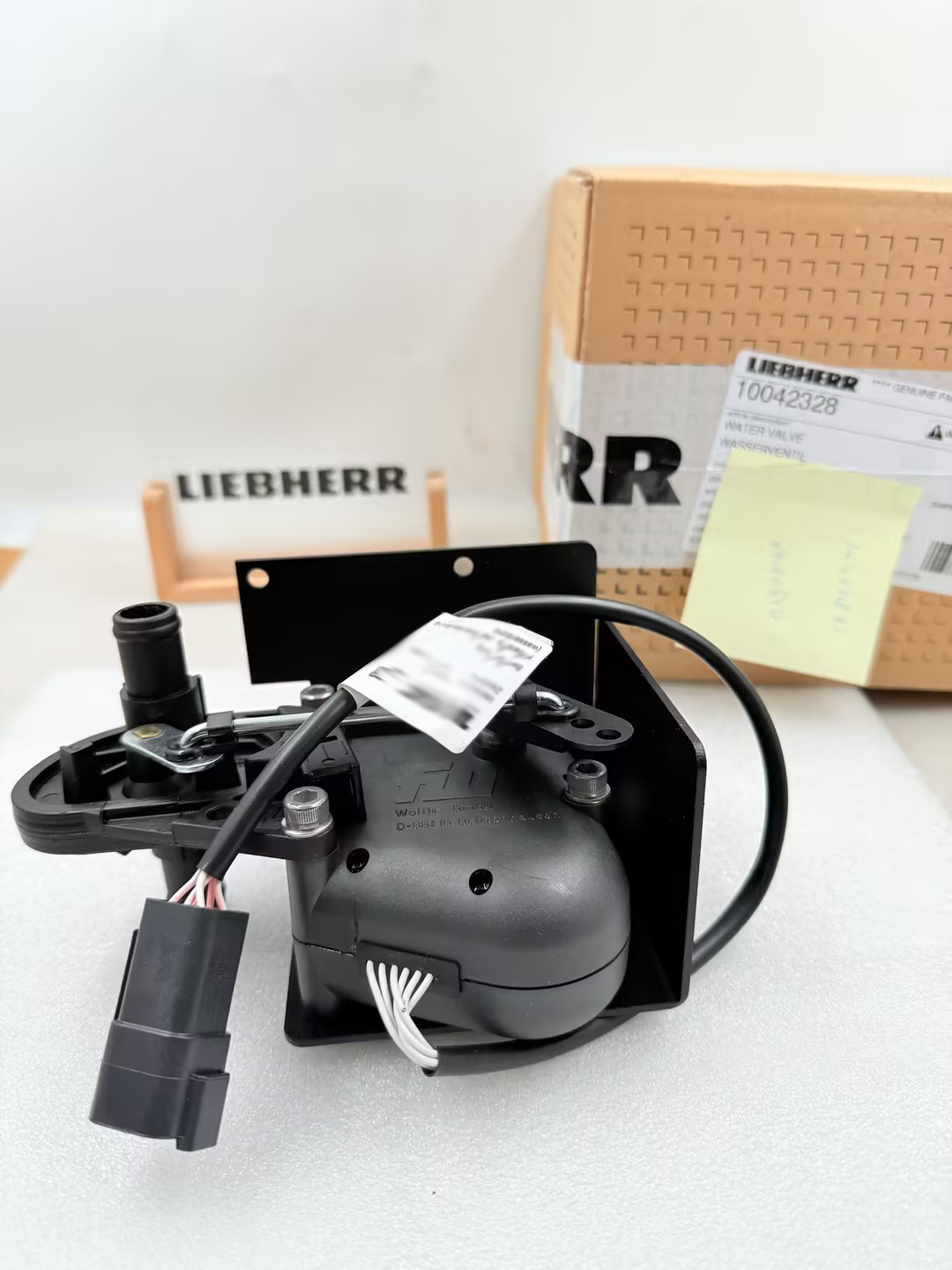 Водяной клапан Liebherr 10042328 для PR724-PR764