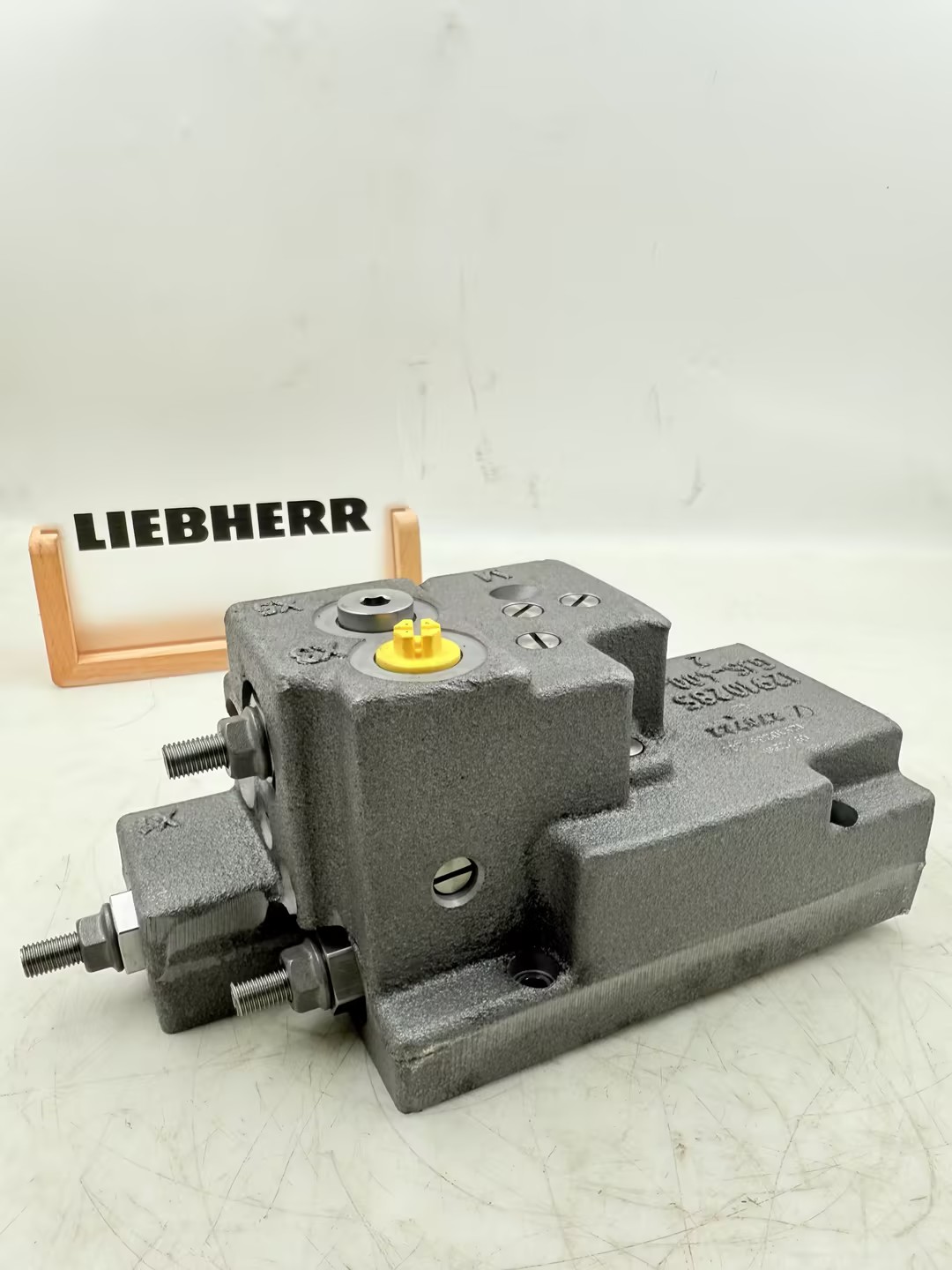 Регулирующий клапан Liebherr 12932193