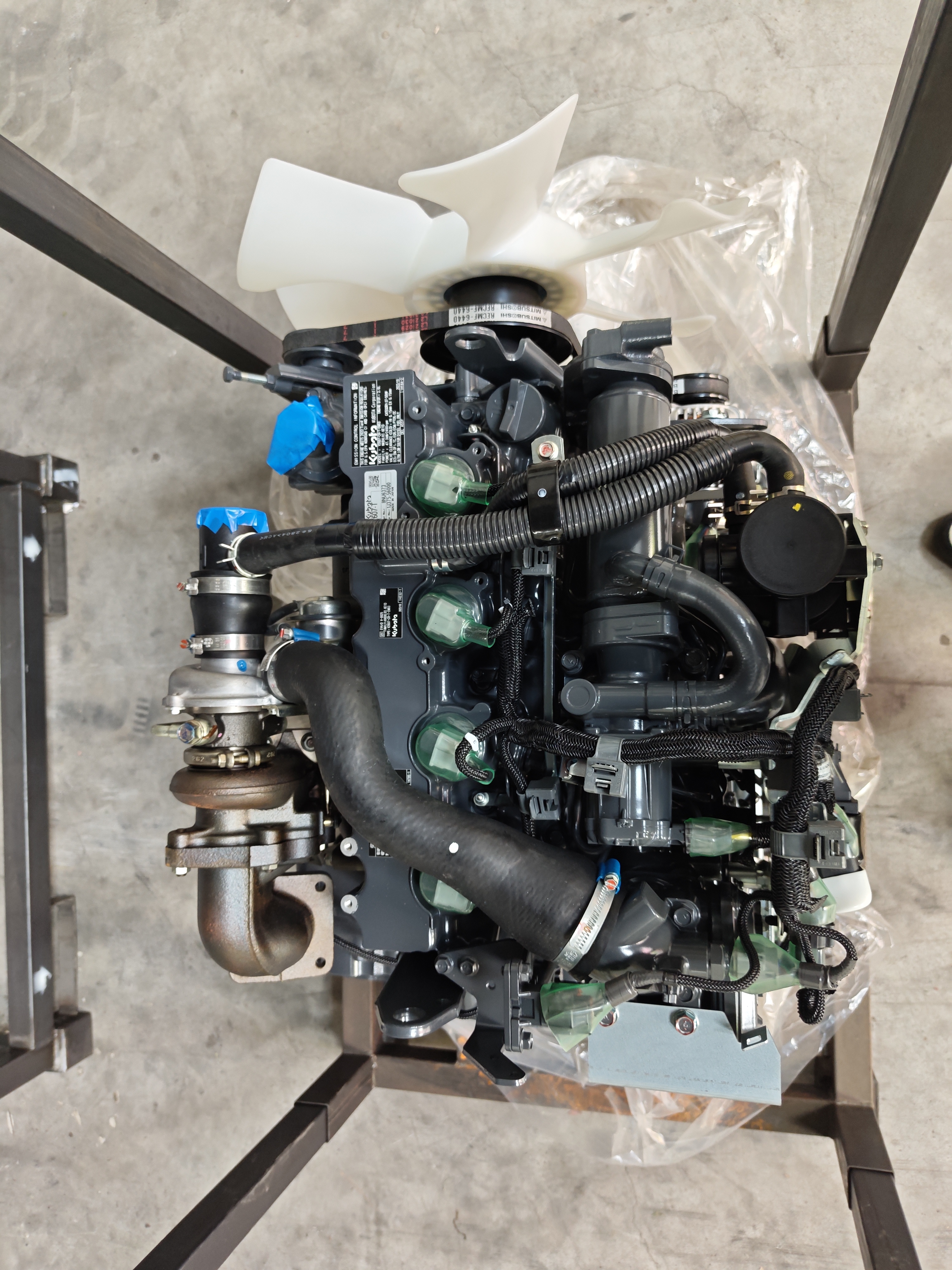 Дизельный двигатель Kubota 1J375-56000 V2607-CR-TE5B-HYM-1