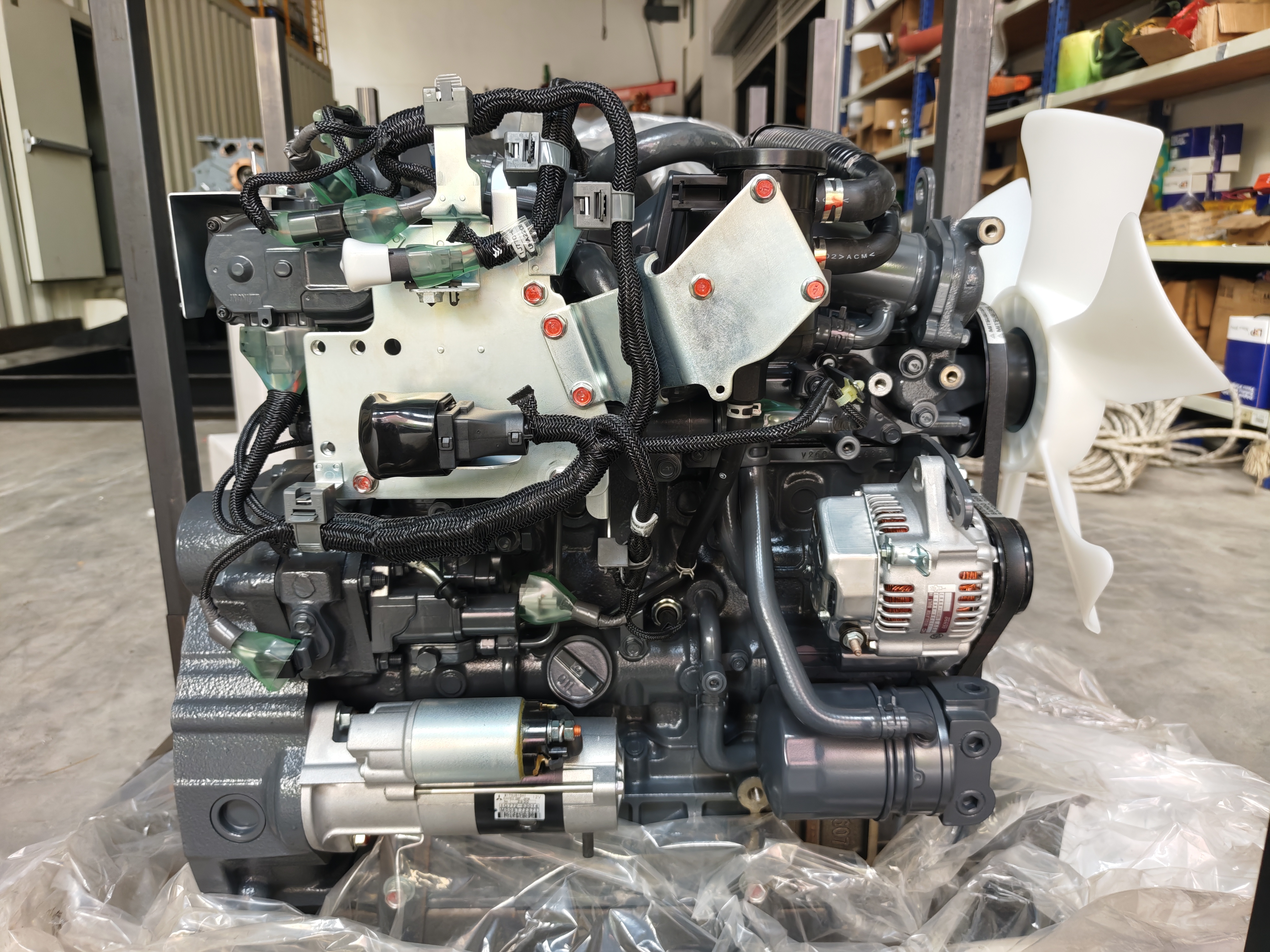 Дизельный двигатель Kubota 1J375-56000 V2607-CR-TE5B-HYM-1